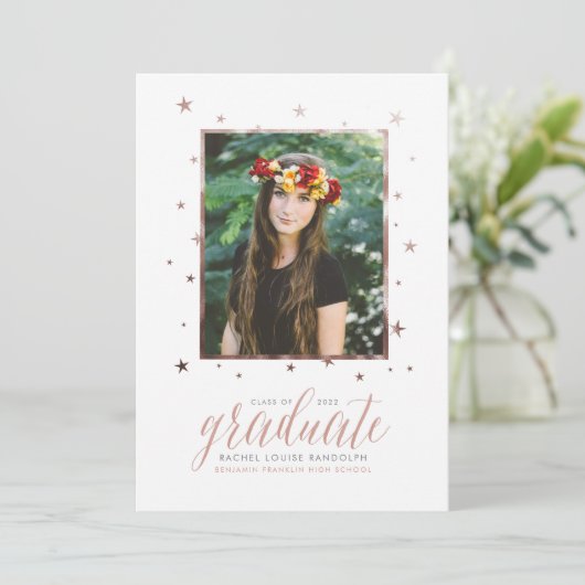 Roos in de aankondiging van het Afstuderen van de  (Staand voorkant)