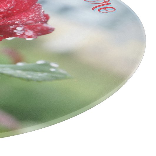 Roos in regendruppels snijplank (Hoek)