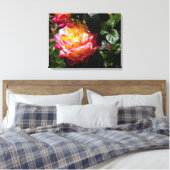 Roos in zonlicht canvas afdruk (Insitu (Slaapkamer))