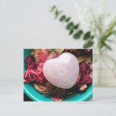 Roos Kwartz-hart in een buik van Roos Petals Briefkaart (Staand voorkant)