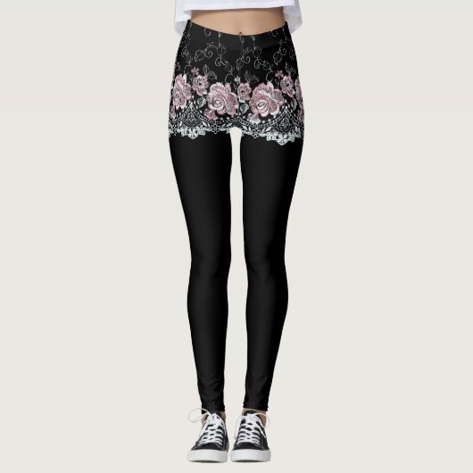 Roos Lace Girdle Shorts op zwarte Leggings (Voorkant)