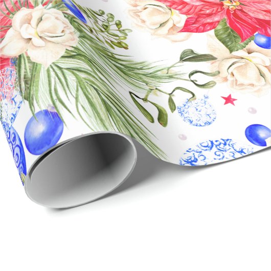 Roos met kerstinsettia en blauwe siervoorwerpen cadeaupapier (Rol Hoek)