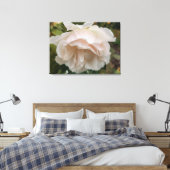 Roos met regendruppels canvas afdruk (Insitu (Slaapkamer))