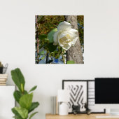 roos nabij boomstam poster (Thuiskantoor)