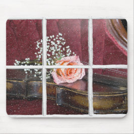 roos op viool in natte ruit muismat