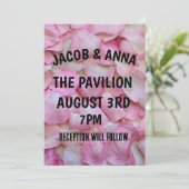 ROOS PETALS PINK WEDDING INVITATIONS KAART (Staand voorkant)