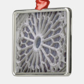 Roos raam van de westgevel, c.1270 metalen ornament (Links)