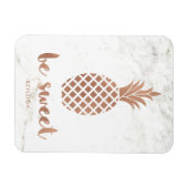 Roos Roze ananas op witte marmer | Wees zoet Magneet (Horizontaal)