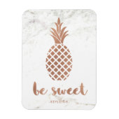 Roos Roze ananas op witte marmer | Wees zoet Magneet (Verticaal)