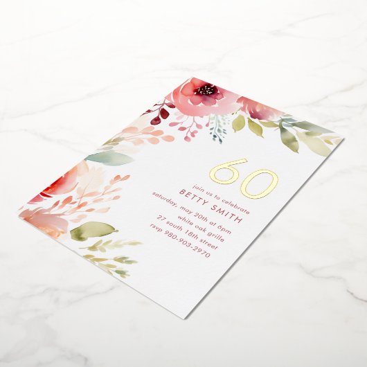 Roos Roze Bloemen 60ste Verjaardagsuitnodiging Folie Uitnodiging (Gedraaid)