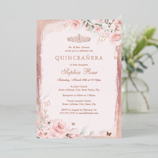 Roos Roze Bloemenvlinder Quinceanera 15e Folie Uitnodiging (Staand Voorkant)