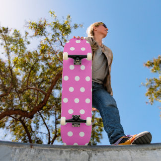 Roos roze en witte poka dot skateboard