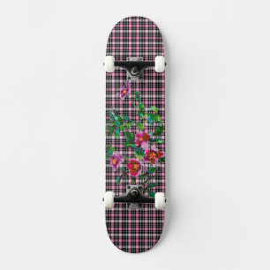 roos roze en zwart gebrand skateboard