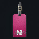 Roos roze gepersonaliseerde naam bagagelabel<br><div class="desc">Roos roze gepersonaliseerde naam lederen achtergrond bagagelabel,  roze lederen aangepaste naam bagagelabel cadeau idee voor wie houdt van elegant lederen cadeau idee,  voor honingmaan,  jubileum,  kerst,  Valentijnsdag en andere gelegenheden,  feestdagen en evenementen. Pas aan met eigen naam.</div>