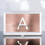 Roos Roze Goud Geborsteld Metaal Monogram Visitekaarthouder<br><div class="desc">Blush Pink - Roos Gold Faux Brushed Metal Hair Stylist Minimalistische visitekaarthouder. Pink & Roos Gold Brushed Metal Folie Hair Stylist Business Card Holder is ideaal voor een Hair Stylist of Beauty Professional.</div>