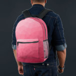 Roos roze gradiënt geometrisch maaspatroon bedrukte rugzak<br><div class="desc">Roos roze gradiënt geometrisch mesh patroon Gedrukte rugzak. Cool mode accessoire tas voor iedereen. Roos roze Rode Driehoek geometrisch netwerk met licht aan donker ombre gradiëntontwerp.</div>