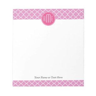 Roos Roze Quatrefoil met aangepast Monogram Notitieblok
