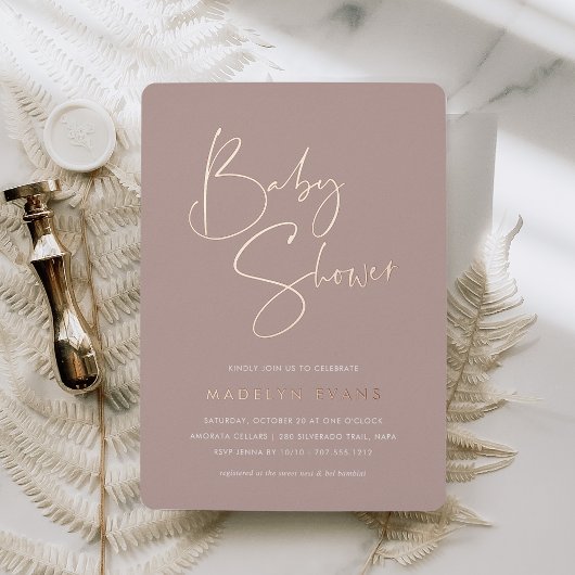 Roos Taupe | Modern minimalistisch script Baby sho Folie Uitnodiging