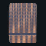 Roos van koper Gold Foil Chevron Navy Blue Monogra iPad Mini Cover<br><div class="desc">Chic Copper Roos Gold Foil Chevron Navy Blue Monogram hoes met sierlijke donkerblauwe achtergrond en ruimte voor jouw naam of andere aangepaste tekst. Eenvoudig aan te passen met tekst, lettertypen en kleuren. Creëer door Zazzle pro designer BK Thompson © exclusief voor Cedar en String; neem contact met ons op als...</div>
