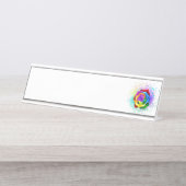 Roos voor kleurrijke regenboog bureau naambordje (Voorkant)