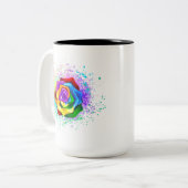Roos voor kleurrijke regenboog tweekleurige koffiemok (Voorkant links)