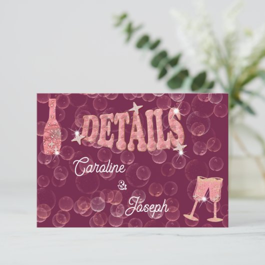 Roos Wijnsterfles & Glitter Glazen Bruiloft Informatiekaartje (Staand voorkant)