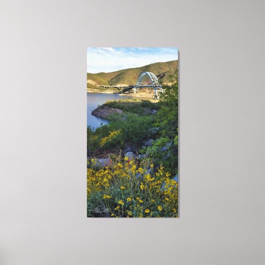 Roosevelt Lake Bridge Arizona Yellow Wildbloemen Canvas Afdruk (Voorkant)