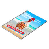 Rooster Kerel Chillin bij Beach in Swim Trunks Notitieboek (Linkerzijde)