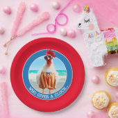 Rooster Kerel Chillin bij Beach in Swim Trunks Papieren Bordje (Feest)