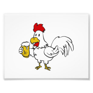 Rooster met mok bier   achtergrondkleur kiezen foto afdruk