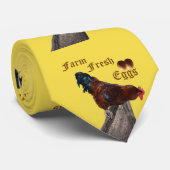 Rooster op omheining met Boerderij verse Logo, Stropdas (Opgerold)