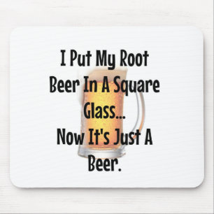 Root Beer in een vierkant glas.. Nu is het alleen  Muismat
