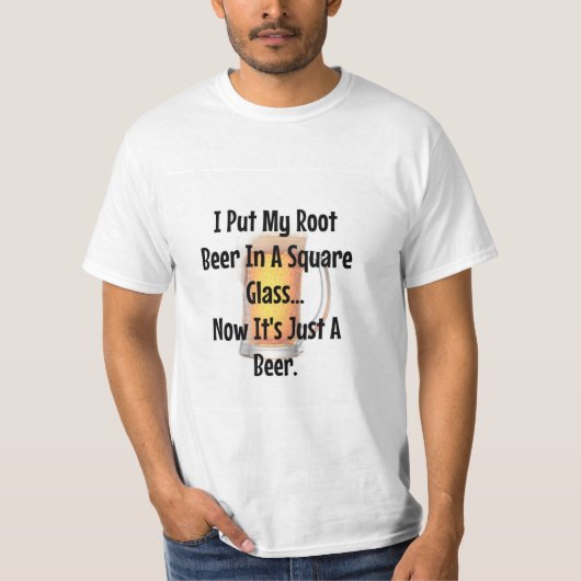 Root Beer in Square Glass.. Nu is het alleen maar  T-shirt (Voorkant)