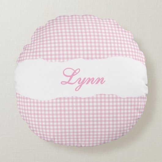 Rosa Rustieke Gingham Persoonlijke Naam Rond Kussen (Voorkant)
