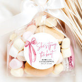 Rosa strik met strik Zij gaat trouwen Bruidsfeest Ronde Sticker