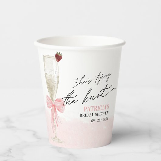 Rosa Strikdiadem Zij Gaat Trouwen Bruidsfeest Papieren Bekers (Voorkant)