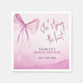 Rosa Strikje Zij Gaat Trouwen Bruidsfeest Servet (Voorkant)