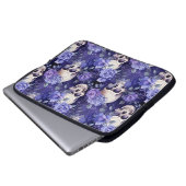 Rosas violetas con calaveras laptop sleeve (Voorkant onderkant)