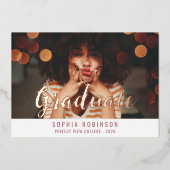 Rose Gold Script Foto 2026 Afstudeerfeest Folie Uitnodiging (Voorkant)