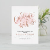 Rose Gold Vier Met Ons Script Modern Eenvoudig Folie Uitnodiging (Staand Voorkant)