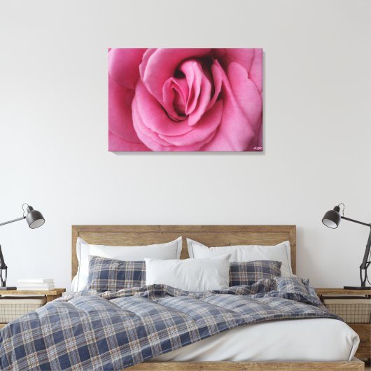 Rose Queen Romance II Stretched Canvas Print (Insitu (Slaapkamer))