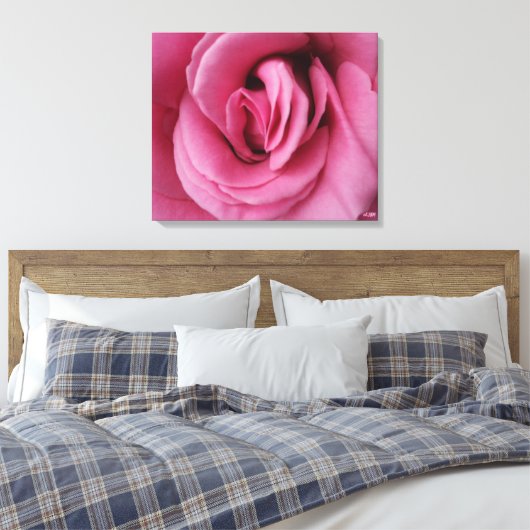 Rose Queen Romance Stretched Canvas Print (Insitu (Slaapkamer))