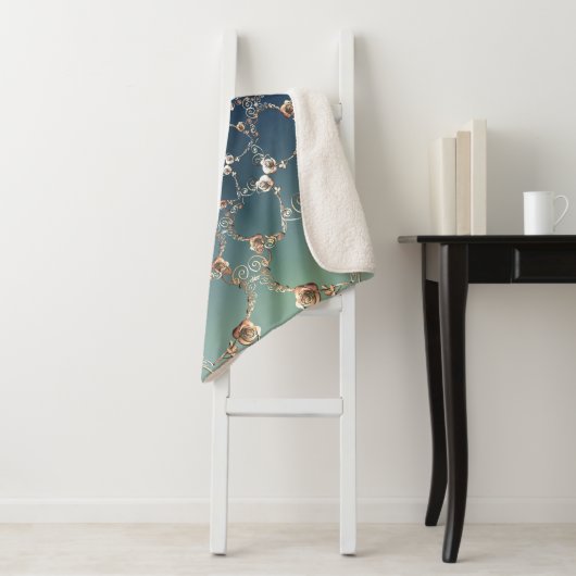 Rose Web on Gradient Blue Sherpa Blanket Deken (In situ)