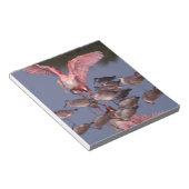 Roseate Spoonbill met Willets in ondiep water Notitieblok (Schuin)