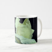 Rosebud na regen gepersonaliseerd koffiemok (Voorkant rechts)