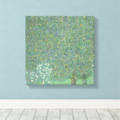 Rosebushes onder de bomen - Gustav Klimt Canvas Afdruk (Insitu (Houten vloer))