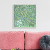 Rosebushes onder de bomen - Gustav Klimt Canvas Afdruk (Insitu (Woonkamer))