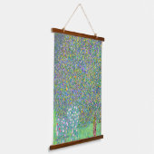 Rosebushes van Gustav Klimt onder het schilderij Hangend Wandkleed (Gebogen)