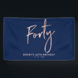 RoseGold Blue 40th Birthday Party Welcome Banner<br><div class="desc">Dit eenvoudige verjaardagsbannerontwerp is voorzien van stijlvol Roos Gold met de aanduiding "Veertig" op een blauw marineschandaal. U kunt de tekst personaliseren. Meer overeenkomende objecten beschikbaar in mijn winkel BaraBomDesign.</div>