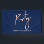 RoseGold Blue 40th Birthday Party Welcome Banner<br><div class="desc">Dit eenvoudige verjaardagsbannerontwerp is voorzien van stijlvol Roos Gold met de aanduiding "Veertig" op een blauw marineschandaal. U kunt de tekst personaliseren. Meer overeenkomende objecten beschikbaar in mijn winkel BaraBomDesign.</div>